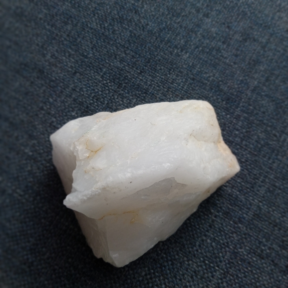 Raw milky quartz